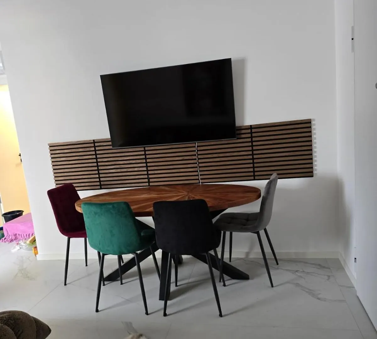 Miliva Apartments Vir