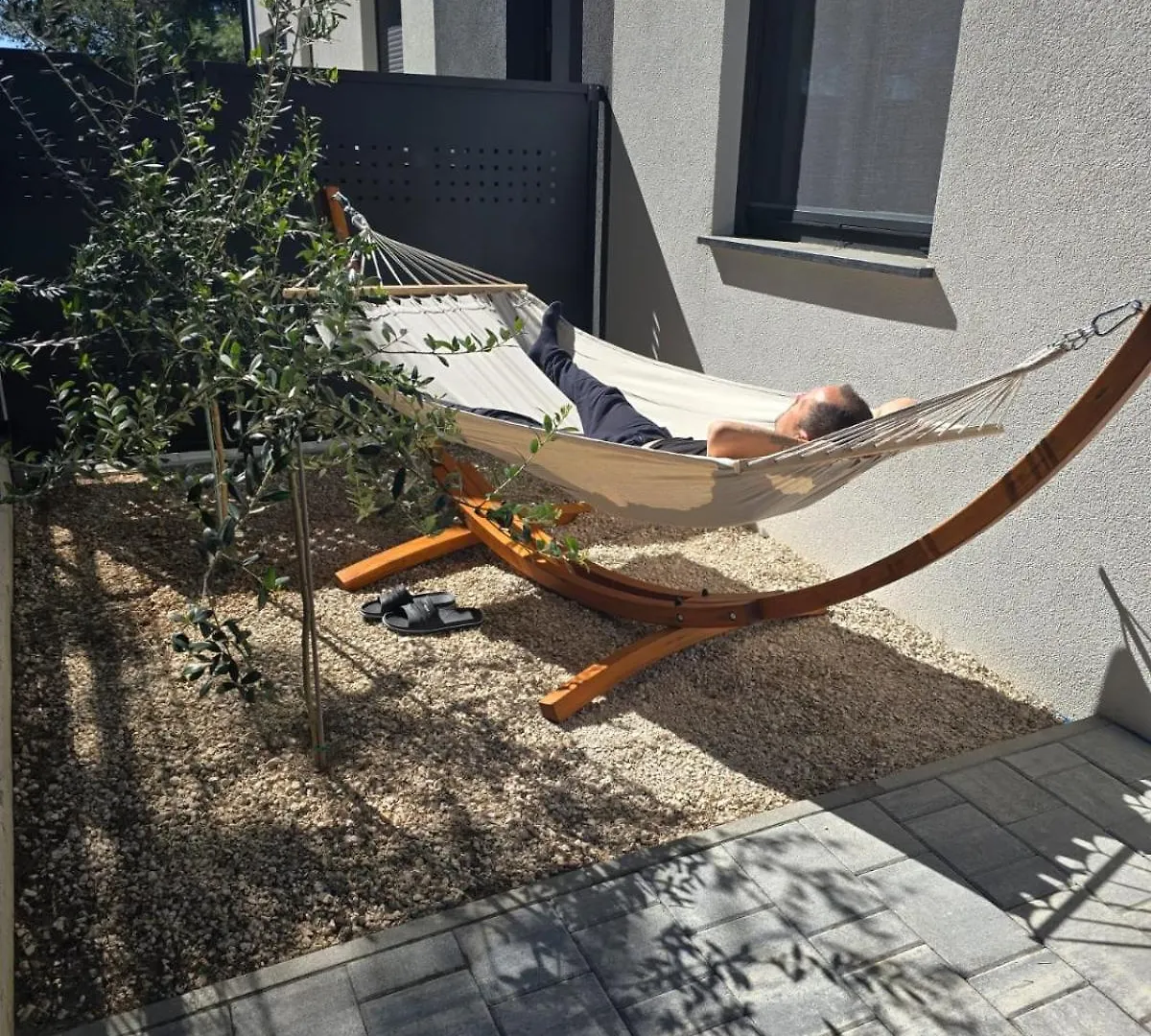 Miliva Apartments Vir 0*,
