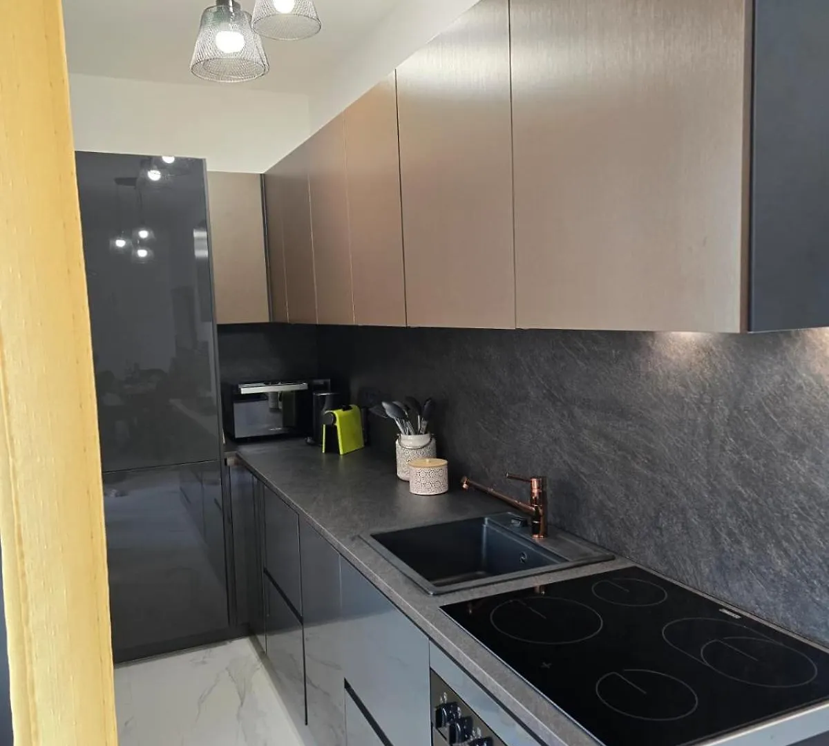 Miliva Apartments Vir